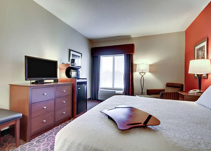 Hampton - Starved Rock Area Hotel